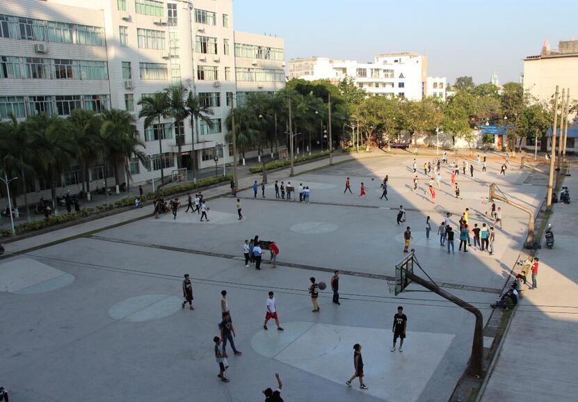 玉林市卫生学校环境图片、校园环境