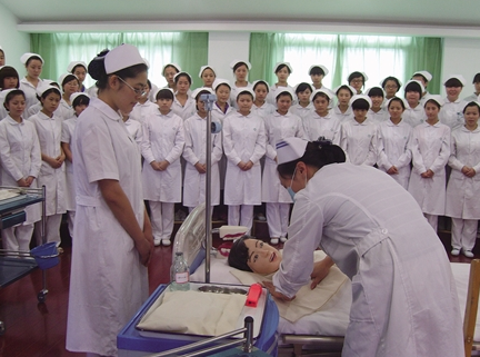 初中生读重庆卫生学校好吗