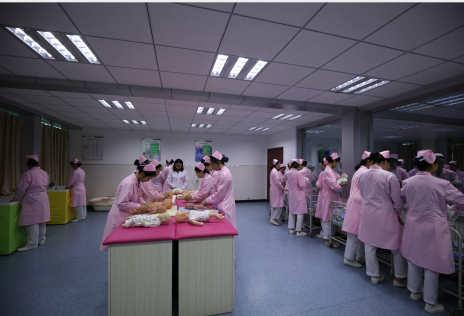 2020年女生学助产好不好找工作