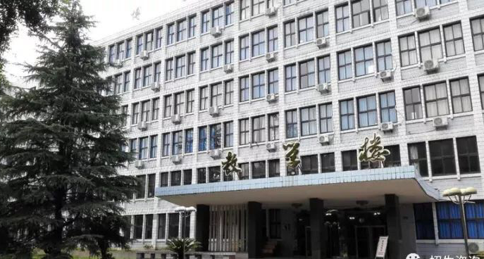 2020年初中生学卫校的学校