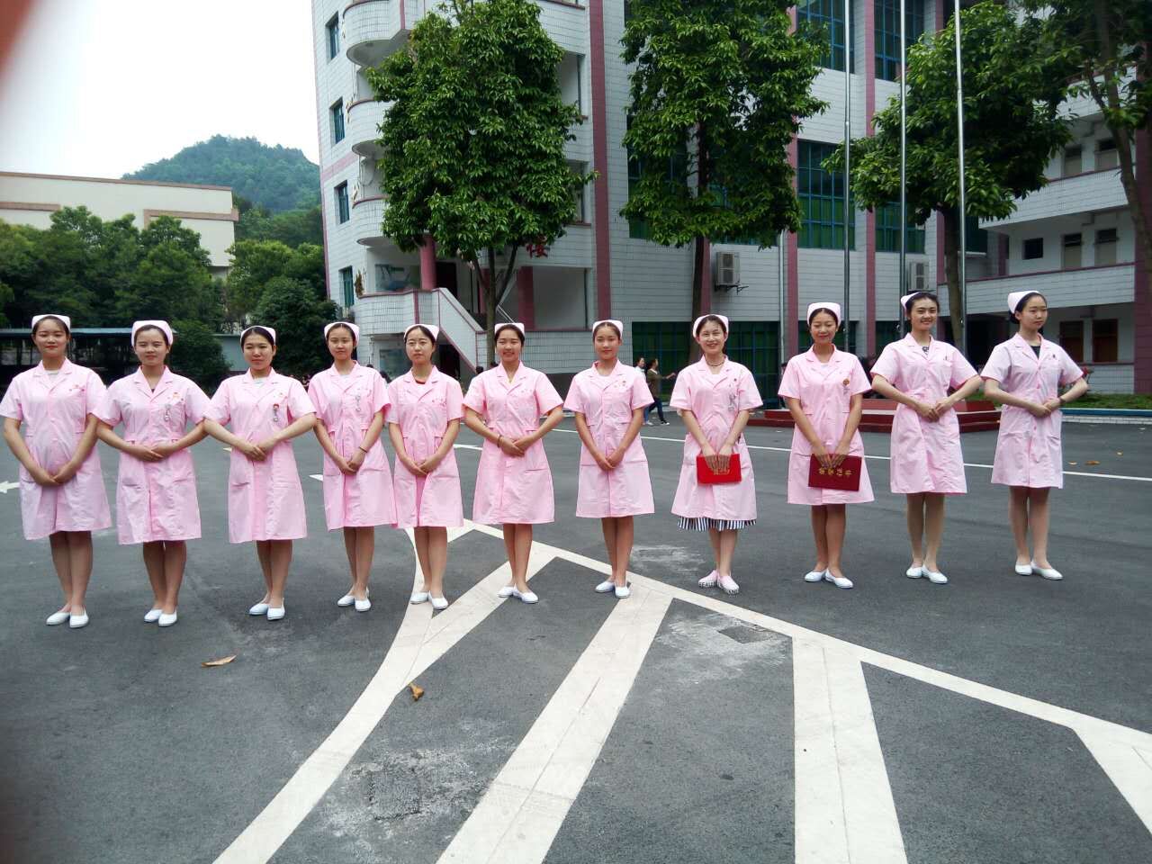 重庆南丁卫校毕业是什么文凭