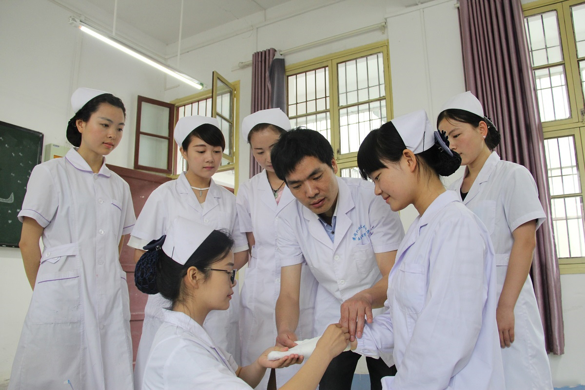 重庆市医药卫生学校2020年招生|招生对象|招生条件