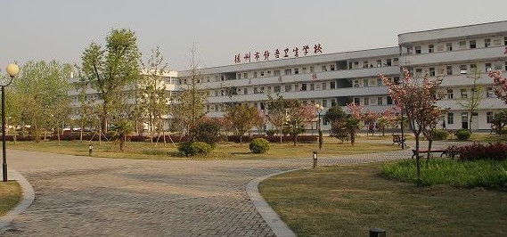 黔南民族卫生学校校园环境