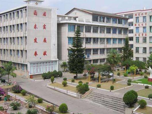 云南省普洱卫生学校校园环境