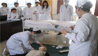 重庆护理专业较好的大专学校