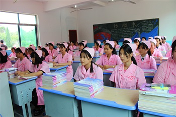 2020年江西鹰潭卫校学费多少