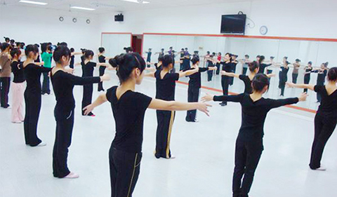 重庆女生上什么幼师学校好？